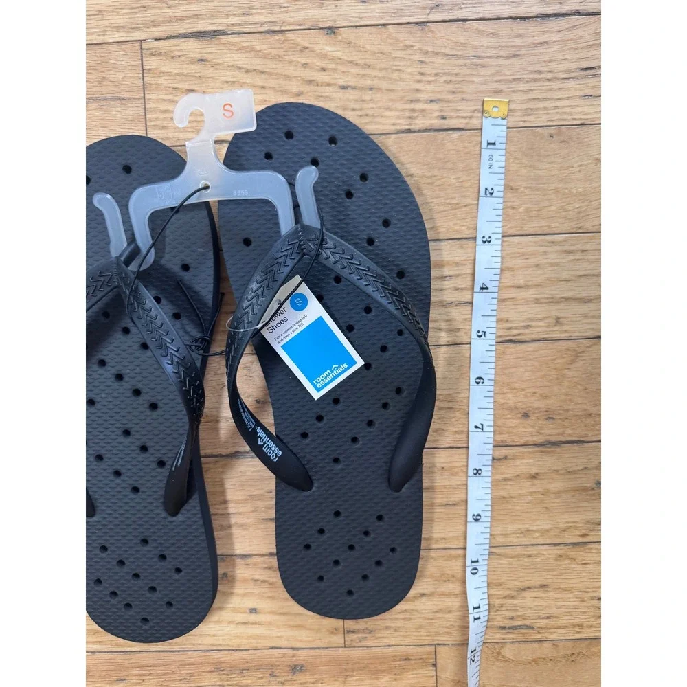 Room Essentials Black Shower Shoes Water Draining Flip Flops Mens 7-8 Womens 8-9